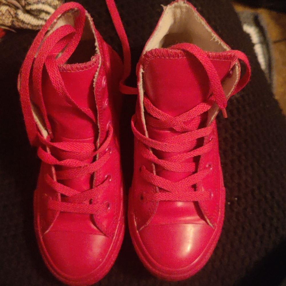 Girls size 1, very cute and unique pair of gently worn converse sneakers